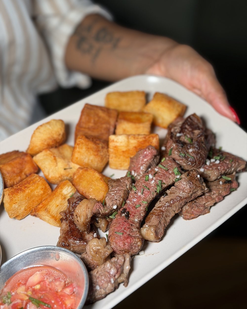 Photo du plat picanha et mandioca servi par Camila, petiscos du restaurant brésilien à Lyon